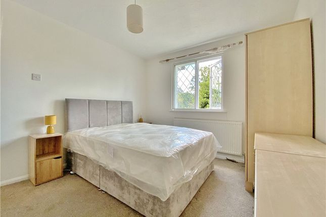 37, Hawthorn Close, Hounslow photo 4