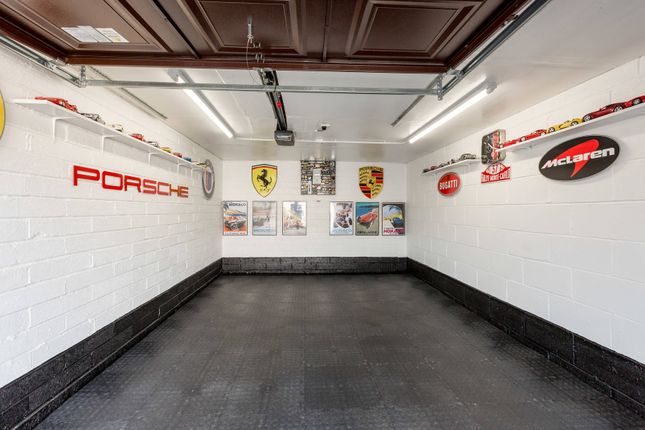 Garage No 4 6 Roseburn Drive Edinburgh Eh12 Parking Garage For