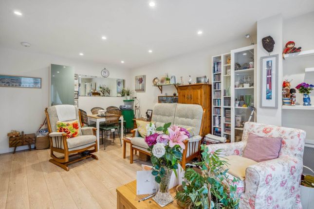 Flat for sale in Brookside Court, Brook Street