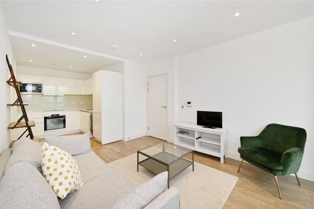 Flat for sale in Gordian Apartments, 34 Cable Walk, Greenwich, London