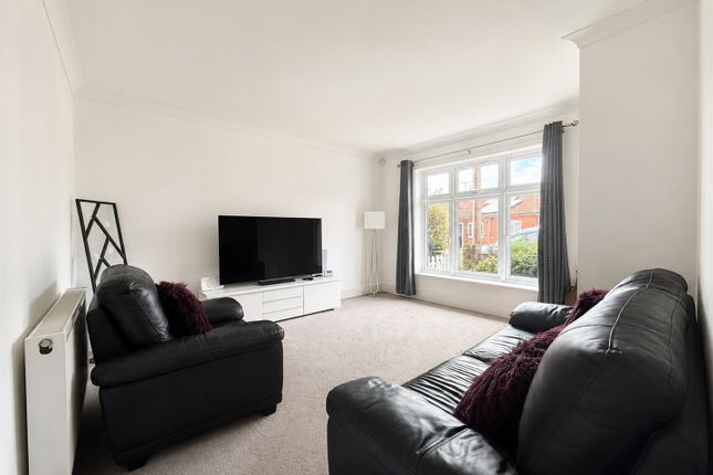 58, Vegal Crescent, Englefield Green photo 2
