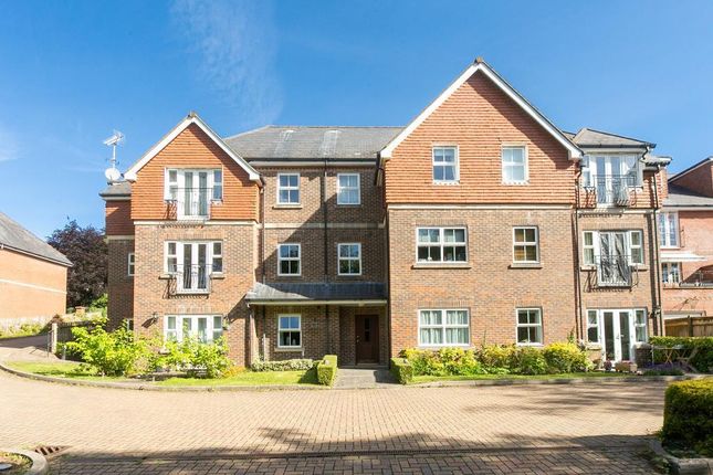 Thumbnail Flat for sale in Mutton Hall Hill, Heathfield, East Sussex