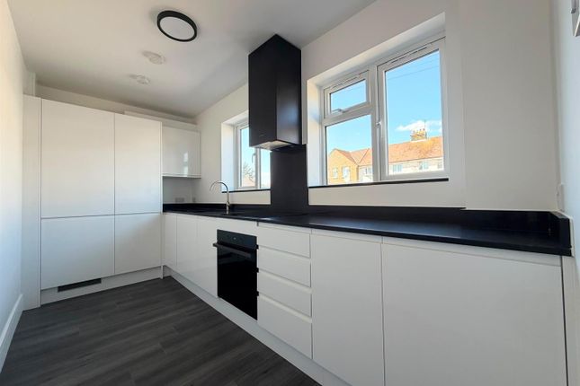 6, Lime Avenue, West Drayton photo 2