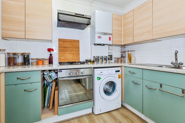 Flat 25, Duvall Court, Merton Road, Slough photo 4