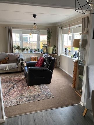 23, Collinswood Park, Folly Lane, Caddington, Luton photo 3