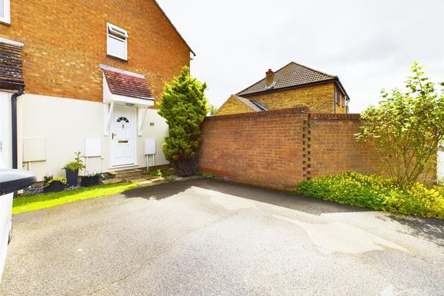Thumbnail Property for sale in The Hedgerows, Chells Manor, Stevenage