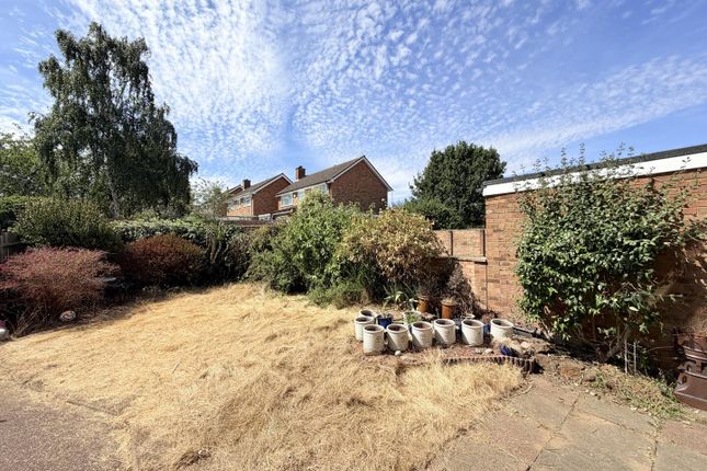 5, Bluebell Close, Bedford photo 4