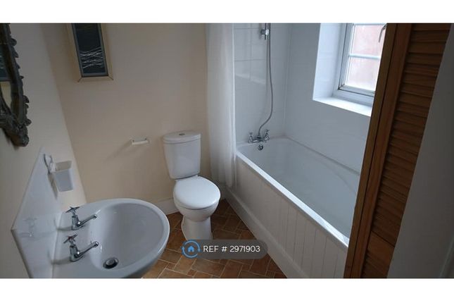 Flat, A King Georges Place, Maldon photo 3