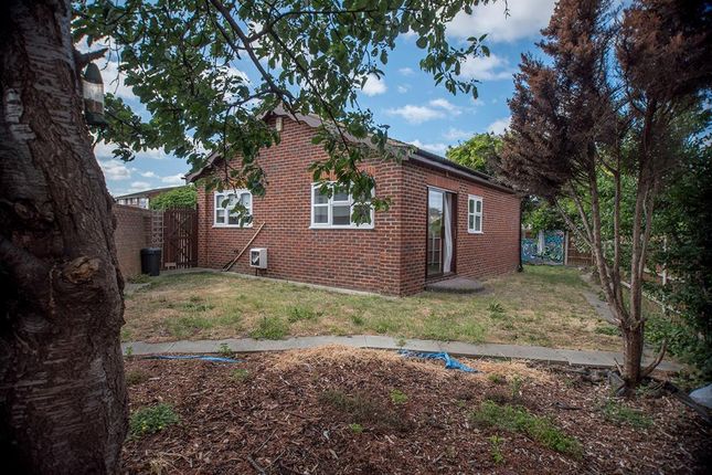 Detached bungalow to rent in Rainham Road, Rainham