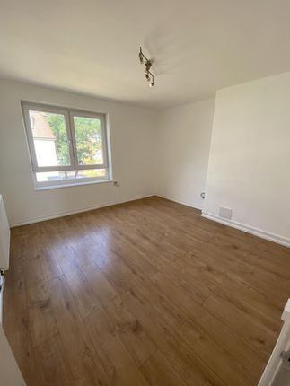 Thumbnail Flat to rent in Barnfield Gardens, Plumstead Common Road, London