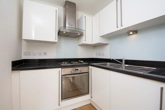 Flat to rent in The Green, London