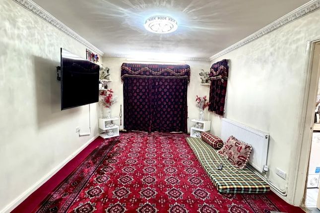 36 Norman Avenue, Feltham photo 3