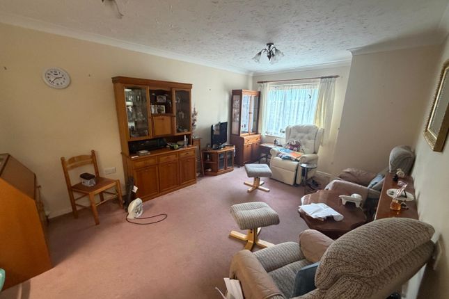4, Orchid Court Albany Place, Egham photo 2