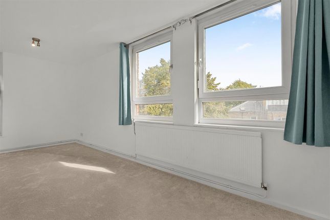 75, More Close, St Pauls Court, London photo 4