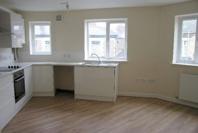 Flat to rent in Perth Street, Hull