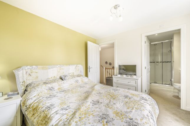 14, Winchcombe Gardens, Cirencester photo 2
