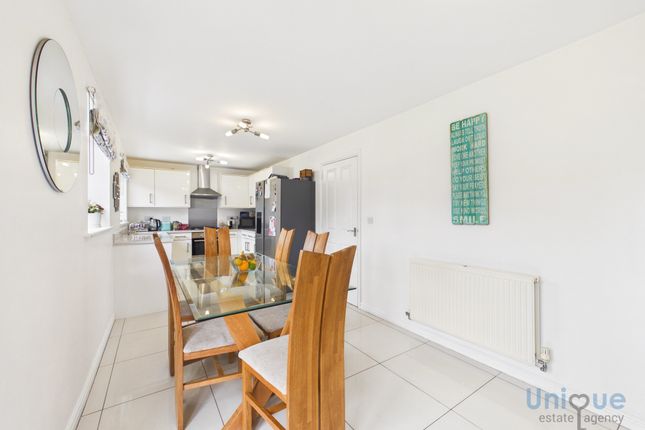 14, Almond Close, Lytham St. Annes photo 3