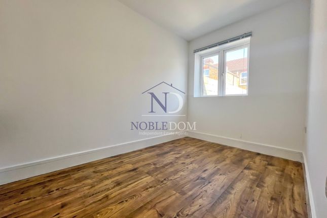 47 Diamond Road, Slough photo 4