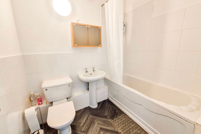 Flat 93, Stanford House, East Tilbury, Tilbury photo 2