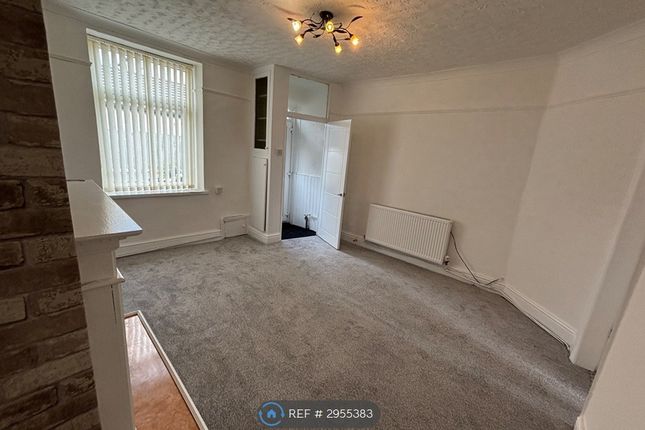 Lark St, Oldham photo 3