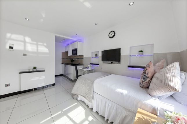 Flat 12, Gloucester Place, London photo 4