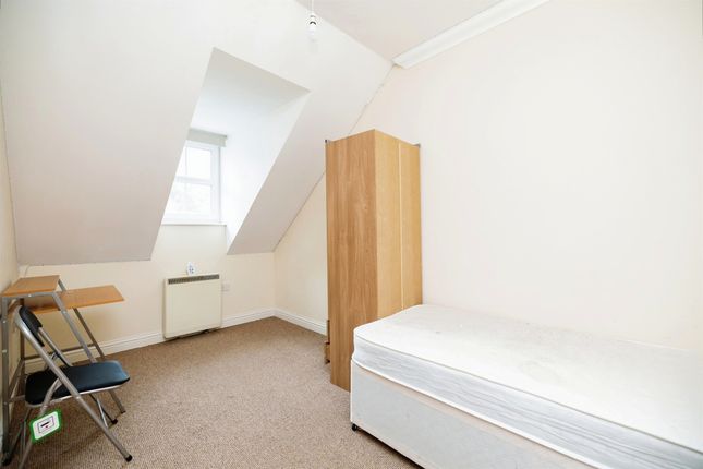 Flat for sale in Station Terrace, Buckingham