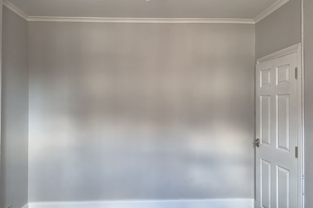 124 Masons Avenue, Harrow photo 4