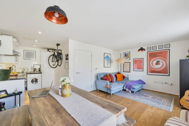 Flat C, Amhurst Road, London photo 4