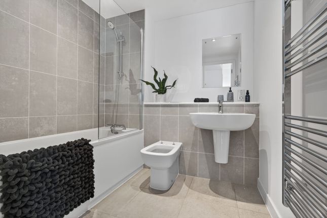 Apt B1607, Phoenix Saxton Lane, Leeds photo 4