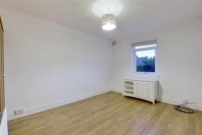 38D, Rowan Avenue, Renfrew photo 3