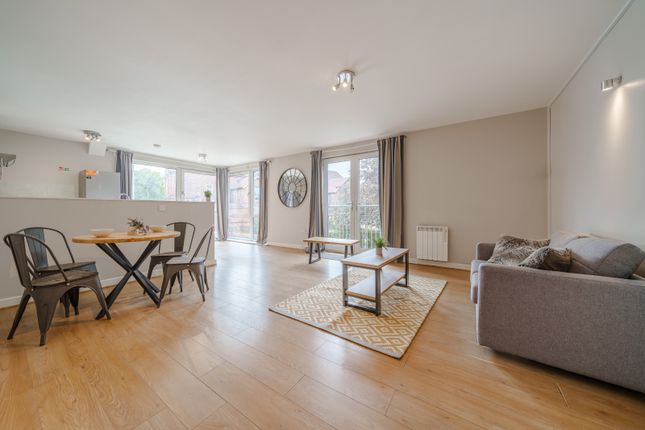 2-bed house on Flat 52, Mayfair Court, Flat 52, Mayfair Court, Manchester, £845/mo