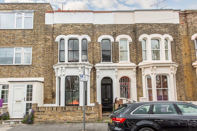 3 bed terraced house to rent in Lyal Road, London E3