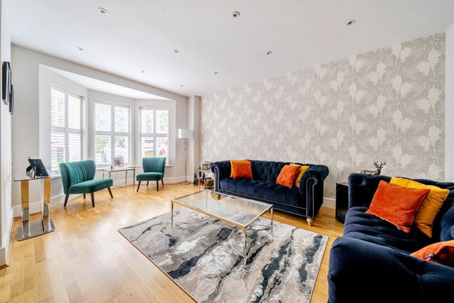 9 Sycamore Court,, Oatlands Chase, Weybridge photo 3