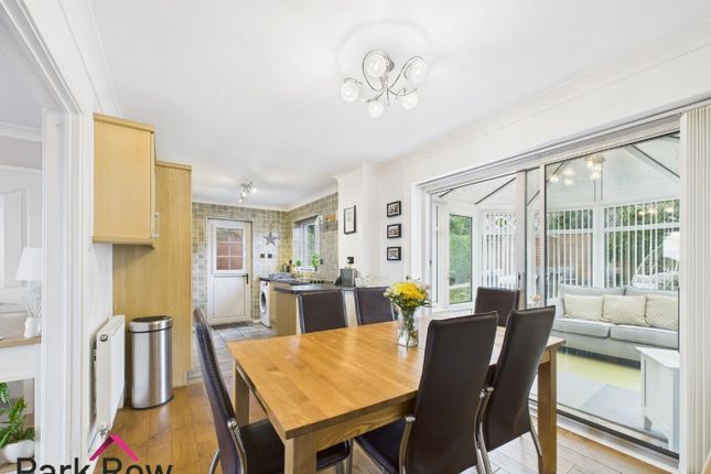39, Tomlinson Way, Leeds photo 3