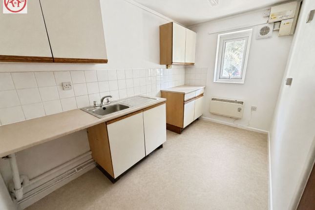 Flat 3 Steart Court, Esplanade, Somerset photo 4