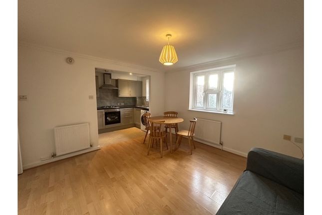 Gainsborough Court, Lime Grove, Shepherds Bush photo 2