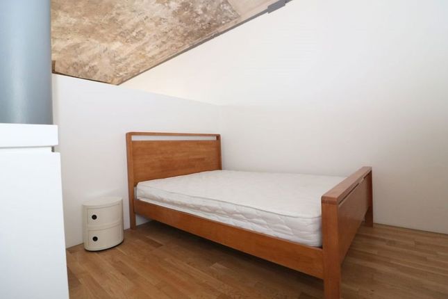 322, Velvet Mill, Lil,ycroft Road photo 2