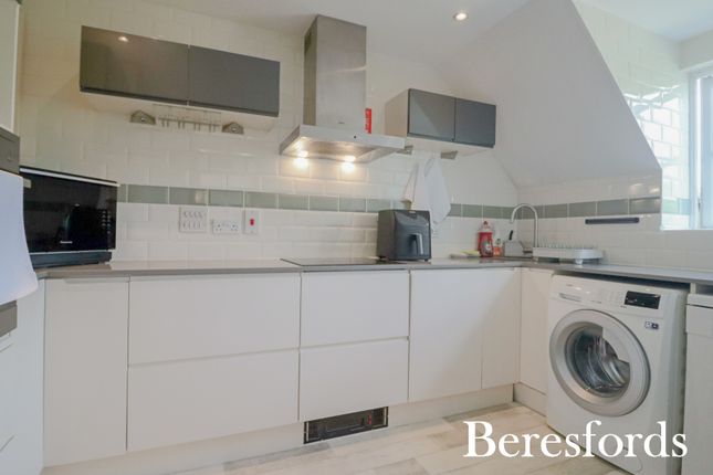 27, Cornsland Close, Upminster photo 2