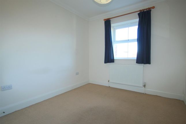 19, Sycamore Court, Brook Road, Redhill photo 4