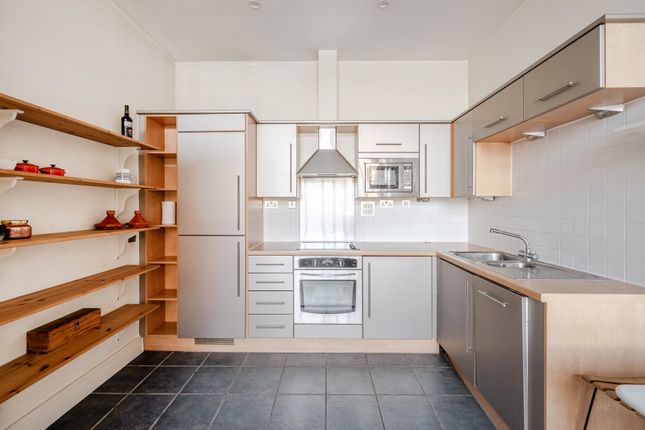 Flat 5, South City Court, 52, Peckham Grove, London photo 4