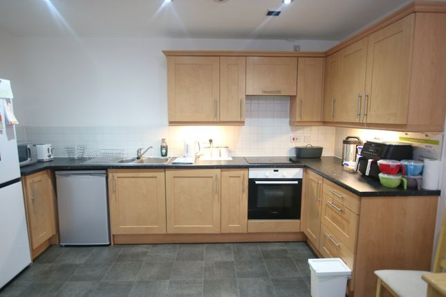 34, Hollin Bank Court, Blackburn photo 4