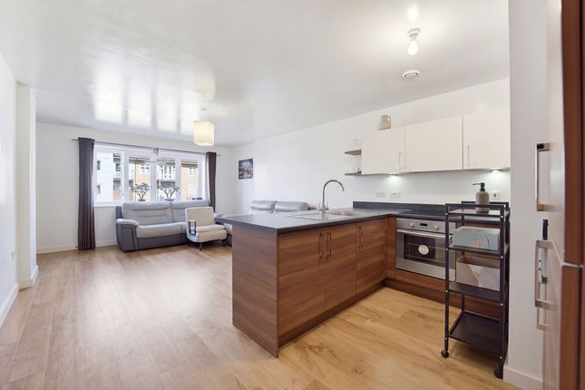 Park Lodge Avenue, West Drayton photo 3