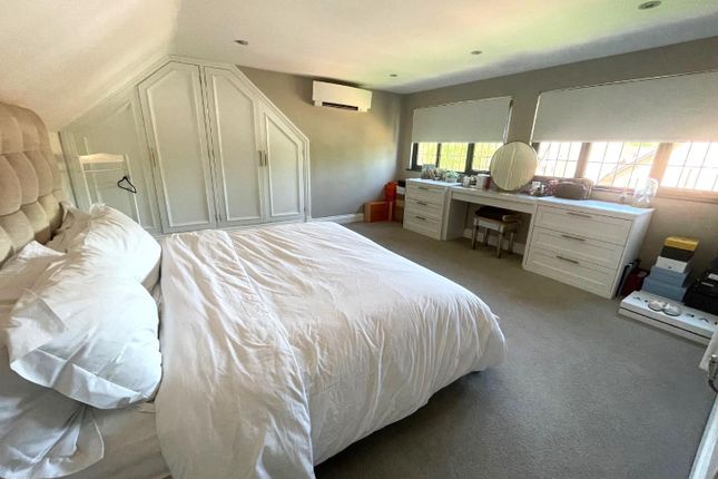 Master Bedroom.Jpg