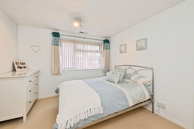 18, Tunfield Road, Hoddesdon photo 4
