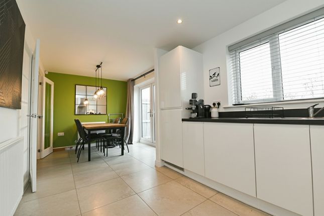 62 Virginia Drive, Manchester photo 2