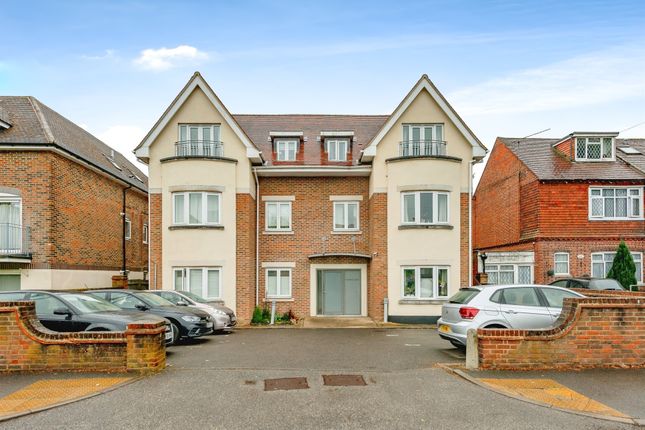 2-bed flat on Flat 1, Consero Court, 120, Ladbroke Road, Redhill, £300,000
