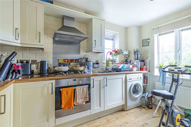 Flat 8, Smeathman Court,, Heath Lane, Hertfordshire photo 4