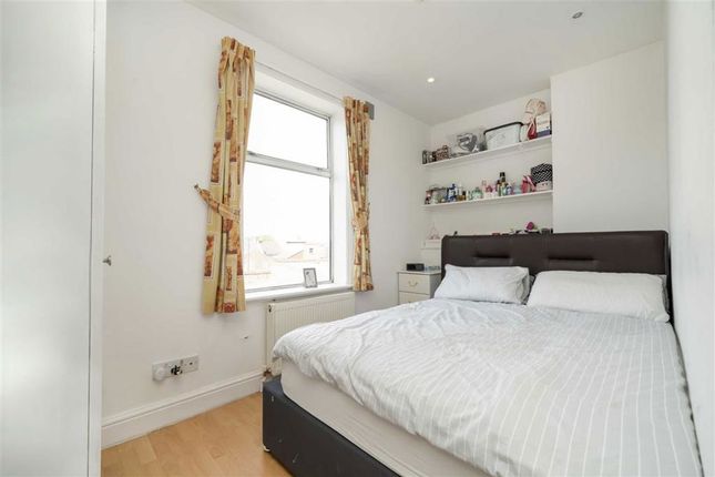 Flat 5, 225, Cricklewood Broadway, London photo 3