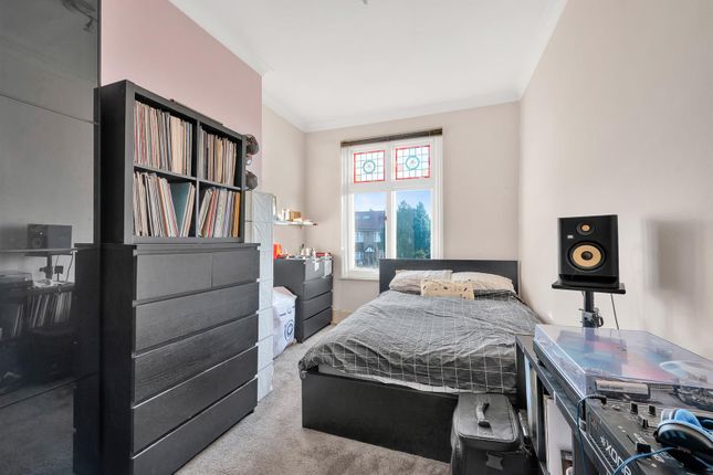 Flat for sale in Bromley Avenue, Shortlands, Bromley