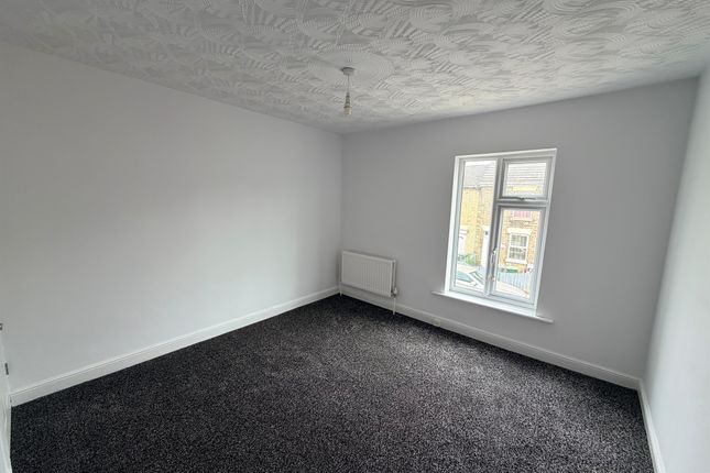 30, Gladstone Street, Peterborough photo 5